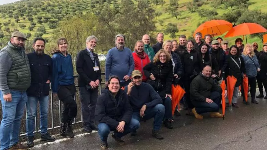 Periodistas agroalimentarios de 14 países recorren la Sierra de Los Pedroches para conocer el cultivo del olivar de montaña