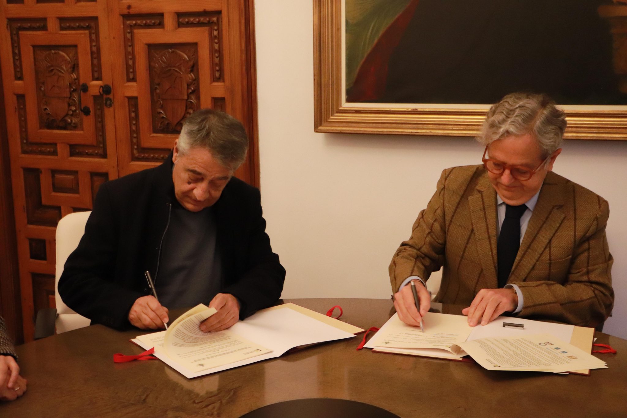 El Ayuntamiento de Hinojosa del Duque y la Diputación de Córdoba firman un convenio para el Aeródromo de Los Pedroches 